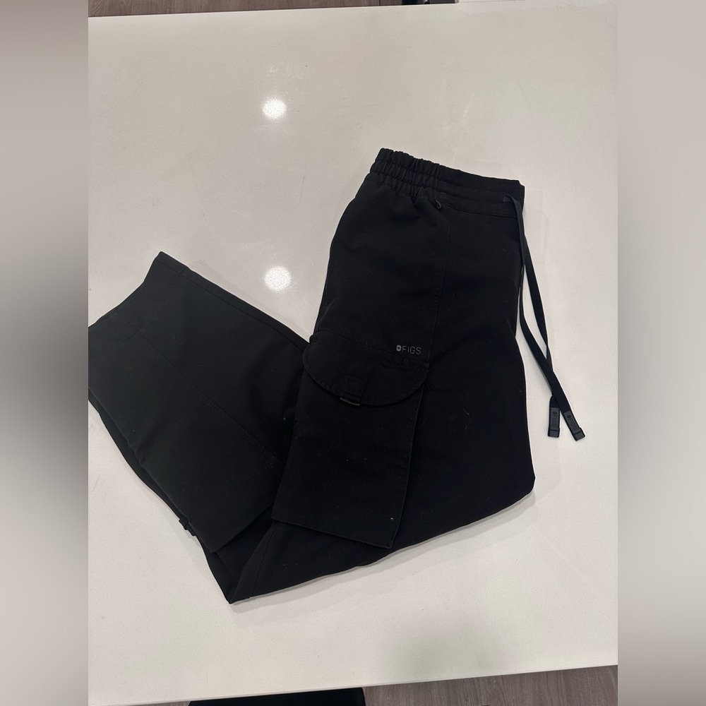 black FIGS barrel scrub bottoms